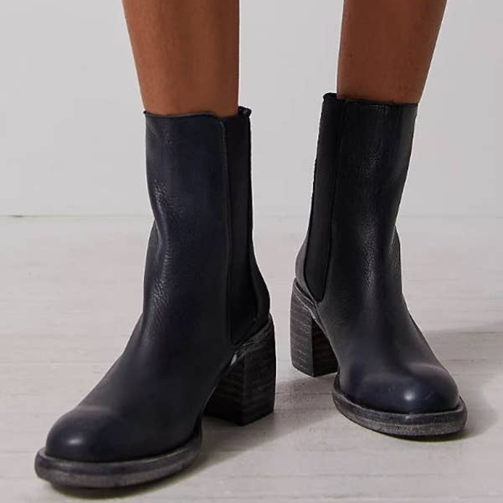 Free People Black Essential Chelsea Boot NEW Size 6